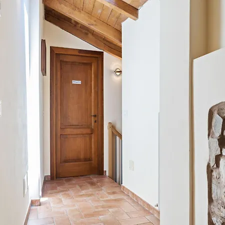 Nyaraló Tranquil Village With Fireplace *