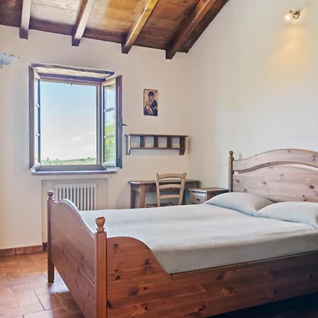 Hébergement de vacances Tranquil Village With Fireplace