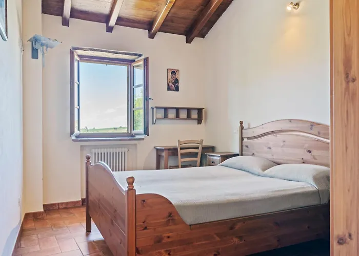 Nyaraló Tranquil Village With Fireplace