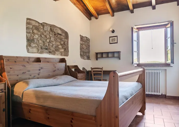 Tranquil Village With Fireplace Feriehus