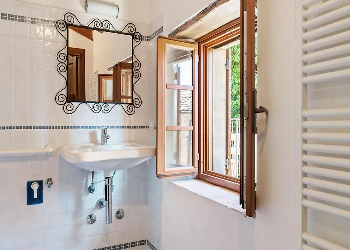 Nyaraló Tranquil Village With Fireplace *